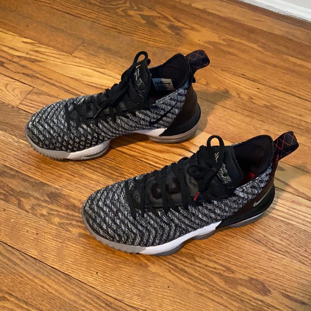 Lebron XVI, Oreos size 10